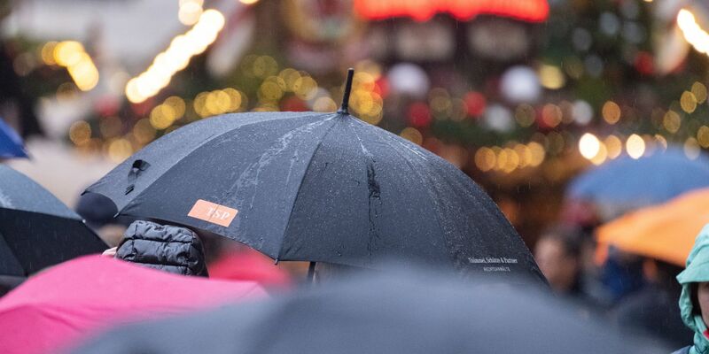 Nass wird es in den kommenden Tagen immer mal wieder. - Foto: Marijan Murat/dpa