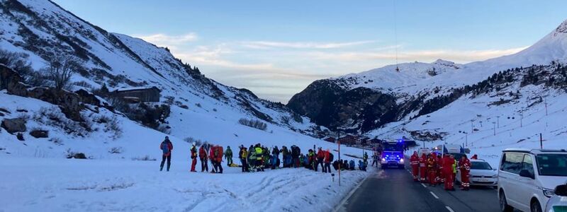 Nach einem Lawinenabgang im freien Skigebiet von Lech/Zürs gab es eine große Suchaktion nach möglichen Opfern. - Foto: LECH ZÜRS TOURISMUS/APA/dpa