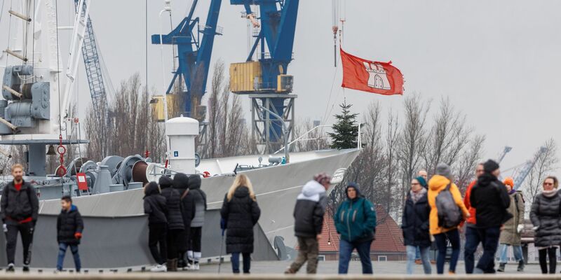 An den Küsten ist auch am Sonntag noch mit Regen und Sturm zu rechnen.  - Foto: Markus Scholz/dpa