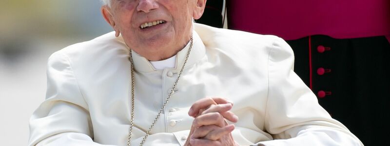 Lebt seit seinem Rücktritt 2013 relativ abgeschieden in einem Kloster im Vatikan: Papst Benedikt XVI. - Foto: Sven Hoppe/dpa-Pool/dpa/Archiv
