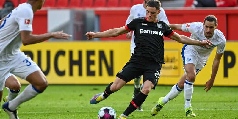 Wechselt Leverkusens Florian Wirtz im Sommer den Verein? Bayer-Geschäftsführer Carro ruft eine stolze Summe auf. - Foto: Federico Gambarini/dpa