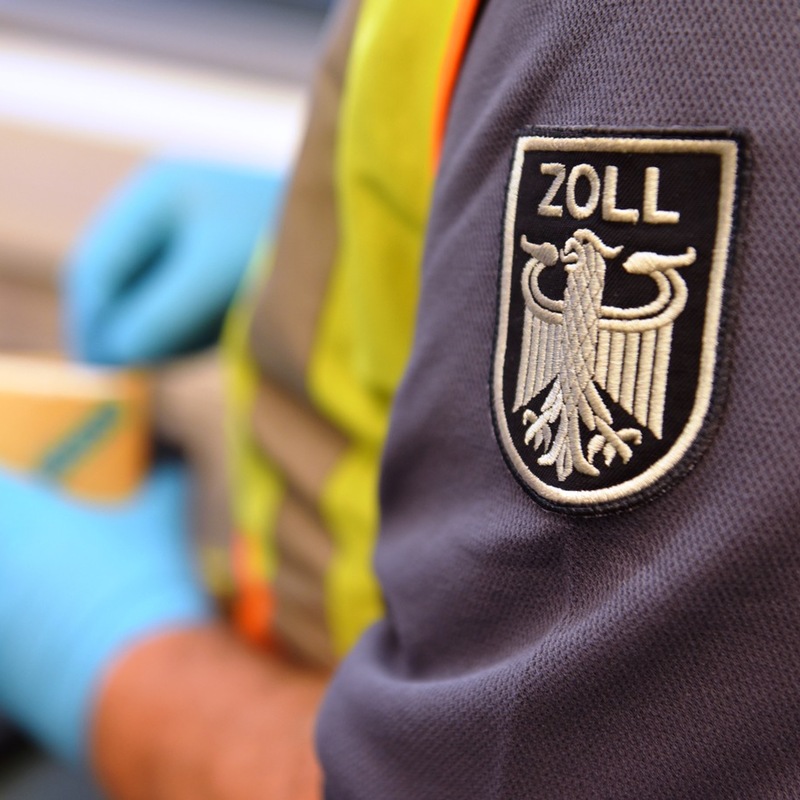 HZA-K: Einladung zum Pressetermin / Jede Nacht Drogenfunde in Paketen am Kölner Flughafen - Kokain in Babykleidung und in Fußmatten versteckt, Heroin in Handtaschen eingenäht und als Schuhcreme getarnt - Foto: presseportal.de