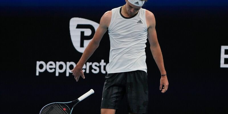 Alexander Zverev schied im vergangenen Jahr in Melbourne bereits in der zweiten Runde aus. - Foto: Mark Baker/AP/dpa