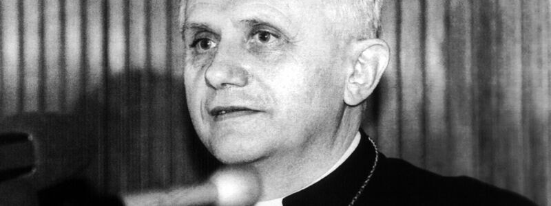 Kardinal Joseph Ratzinger 1986 im Vatikan. - Foto: ansa/epa/ANSA/dpa