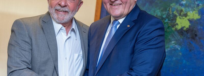 Bundespräsident Frank-Walter Steinmeier hat in Brasilia Luiz Inácio Lula da Silva (l) getroffen. - Foto: Jens Büttner/dpa