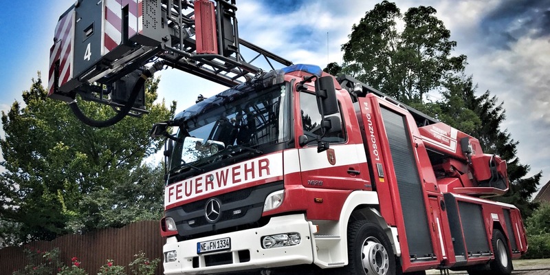 FW-NE: Balkonbrand in Mehrfamilienhaus | Keine Verletzten - Foto: presseportal.de