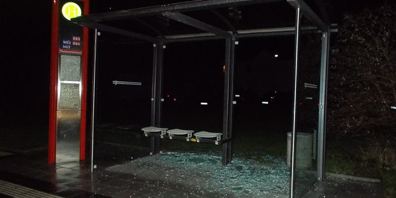 POL-HRO: Scheiben zerstört: Bushaltestelle Ziel von Vandalismus - Foto: presseportal.de