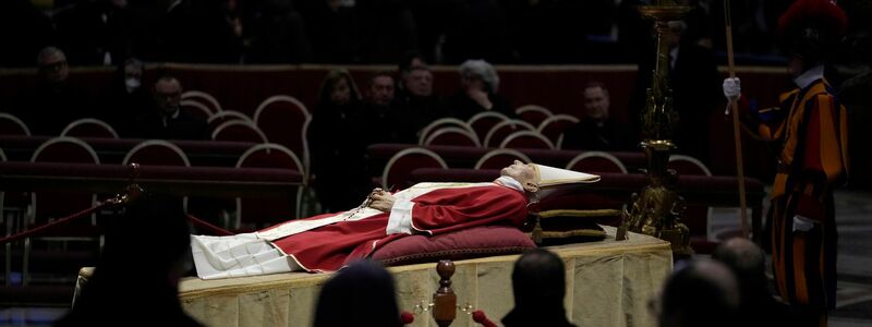 Benedikt war am Samstagmorgen im Alter von 95 Jahren gestorben. - Foto: Alessandra Tarantino/AP/dpa