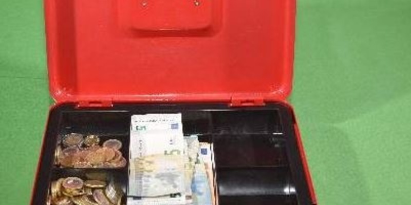 POL-DA: Heppenheim: Polizei sucht Eigentümer/Wer erkennt die Geldkassette? - Foto: presseportal.de