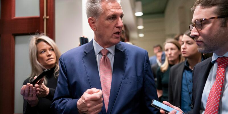 Kevin McCarthy galt von Anfang an als politisch geschwächt. - Foto: J. Scott Applewhite/AP/dpa