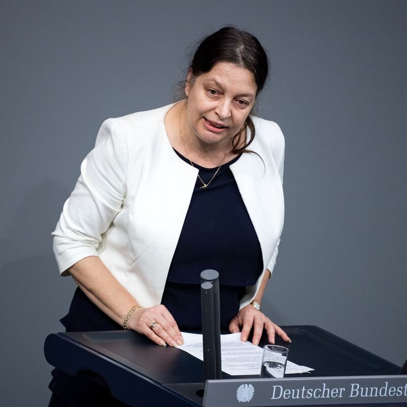 «Reichsbürger» sollen mit der früheren AfD-Abgeordneten Birgit Malsack-Winkemann Gebäude des Bundestags ausgekundschaftet haben. - Foto: Bernd von Jutrczenka/dpa