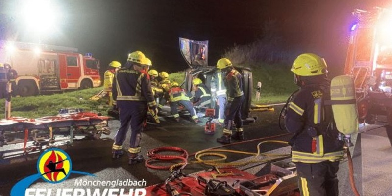 FW-MG: Gece boyunca iki trafik kazası - Fotoğraf: presseportal.de