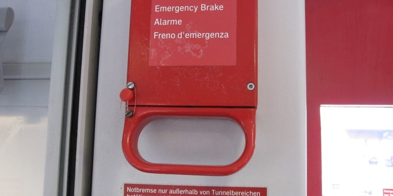 BPOL-KS: Notbremse gezogen - Reise endet mit Schlag ins Gesicht - Foto: presseportal.de