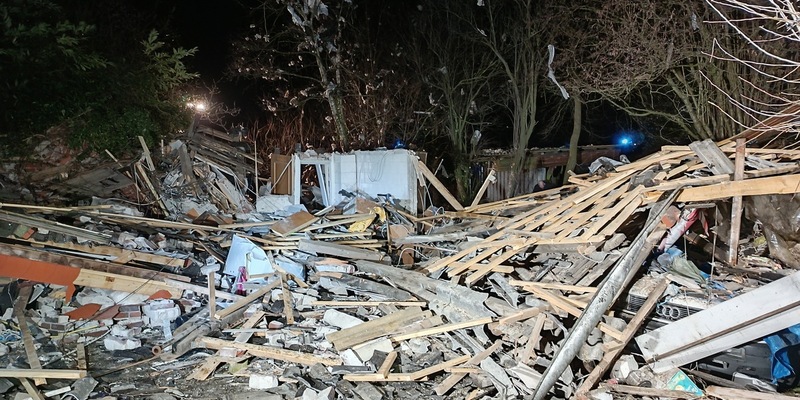 POL-WHV: Gasexplosion mit anschl. Brand und Einsturz eines Werkstattgebäudes - Foto: presseportal.de