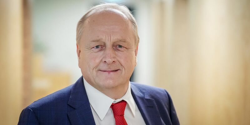 Bauernpräsident Joachim Rukwied möchte die geplante Pflichtkennzeichnung der Haltungskategorien ausbauen. - Foto: Kay Nietfeld/dpa