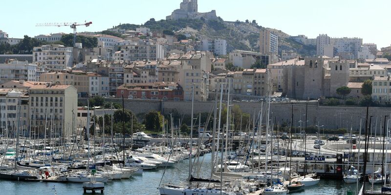 In einer Siedlung in Marseille kämpfen Frauen und Mütter gegen Drogendealer. - Foto: Arne Dedert/dpa