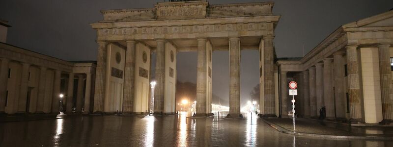Das Brandenburger Tor ist das Wahrzeichen der Hauptstadt Berlin (Symbolbild). - Foto: Joerg Carstensen/dpa