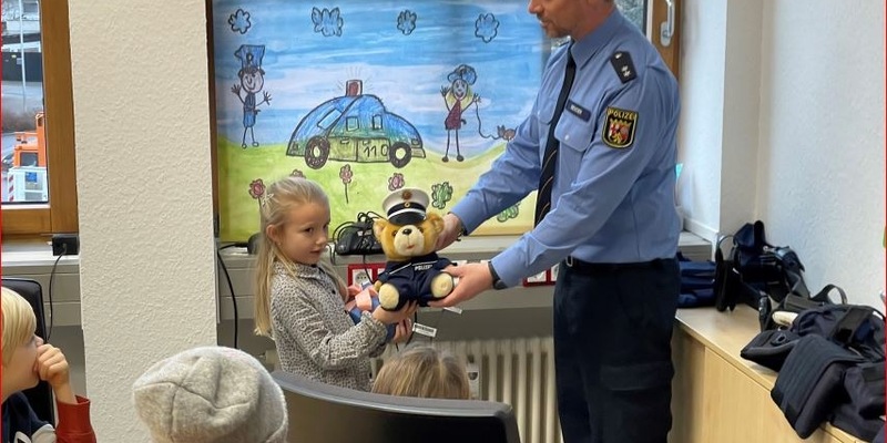 POL-OS: Geschenkaktion: Polizei bringt Kinderaugen zum Leuchten - Foto: presseportal.de