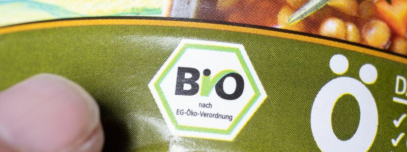 Laut einer Studie fällt der Preisanstieg bei Bio-Lebensmitteln geringer aus als bei konventionell hergestellten Produkten. - Foto: Bernd Weißbrod/dpa