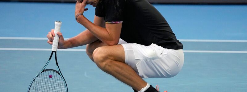 Alexander Zverev ist bei den Australian Open in vier Sätzen an Michael Mmoh aus den USA gescheitert. - Foto: Ng Han Guan/AP/dpa