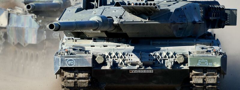 Ein Leopard-Kampfpanzer vom Typ 2A6. - Foto: Peter Steffen/dpa
