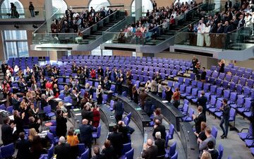 Im zurückliegenden Bundestagswahlkampf tauchten immer wieder Falschnachrichten auf. (Symbolbild) - Foto: Carsten Koall/dpa
