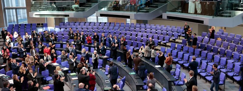 Der Reform-Antrag einer überfraktionellen Gruppe von 328 Abgeordneten wird nun im Rechtsausschuss weiter beraten. - Foto: Carsten Koall/dpa