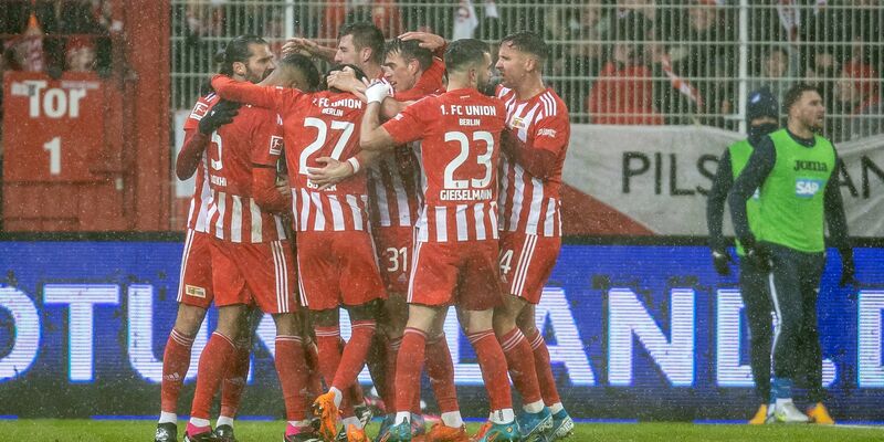 Hoffenheims Trainer Matarazzo sah eine schwache erste Halbzeit seiner Mannschaft. - Foto: Andreas Gora/dpa