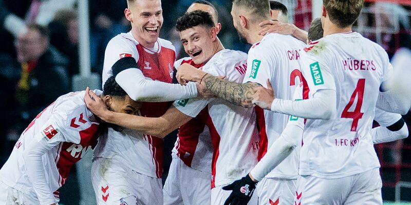 Schoss Werder als Joker zum Sieg in Köln: Justin Njinmah (l). - Foto: Rolf Vennenbernd/dpa