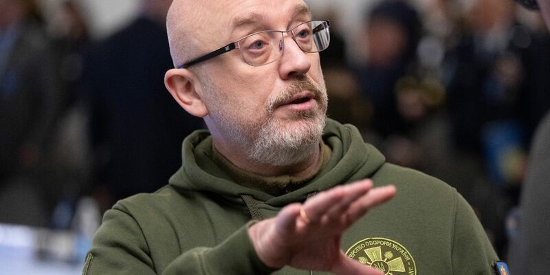 Der ukrainische Verteidigungsminister Olexij Resnikow muss gehen. - Foto: Boris Roessler/dpa