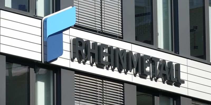 Der Rüstungskonzern Rheinmetall macht glänzende Geschäfte. - Foto: Sophie Brössler/dpa