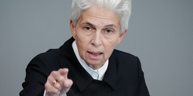 Marie-Agnes Strack-Zimmermann findet deutliche Worte: «Ich empfehle dringend, dorthin zu reisen, um zu sehen, welche Tragödien sich dort abspielen.» - Foto: Kay Nietfeld/dpa
