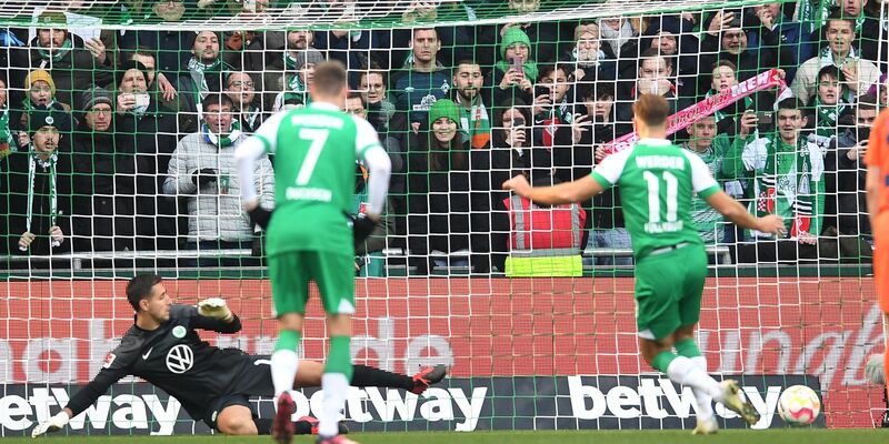 Hatte vor dem Spiel noch Grund zum Lachen: Werder-Trainer Horst Steffen. - Foto: Carmen Jaspersen/dpa