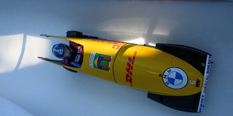 Holte sich den Sieg im Monobob in Winterberg: Laura Nolte jubelt nach ihrem letzten Lauf. - Foto: Robert Michael/dpa