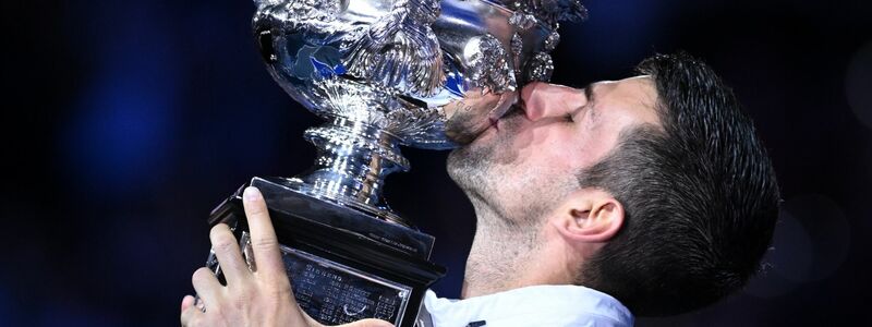 Novak Djokovic feiert in Melbourne seinen 22. Grand-Slam-Titel. - Foto: James Ross/AAP/dpa