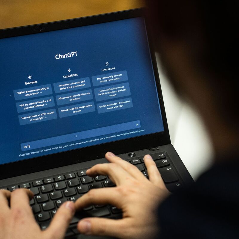 Generative KI ist eine Variante der Künstlichen Intelligenz, mit der man neue, originelle Inhalte schaffen («generieren») kann. - Foto: Frank Rumpenhorst/dpa