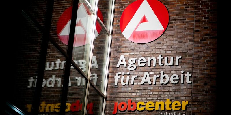 Die Zahl der Arbeitslosen in Deutschland ist im Juni im Vergleich zum Vormonat gestiegen - Foto: Hauke-Christian Dittrich/dpa