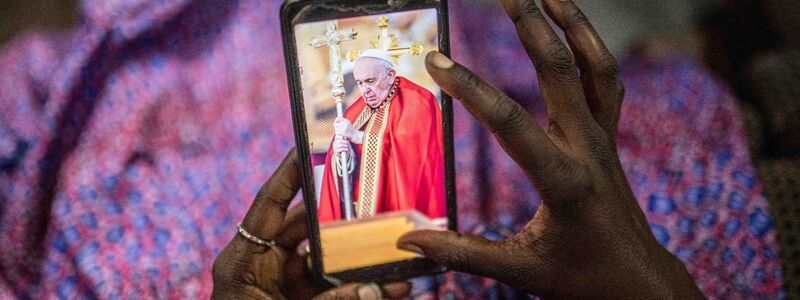In vielen afrikanischen Ländern wächst die katholische Kirche - anders als etwa in Europa. - Foto: Moses Sawasawa/AP/dpa