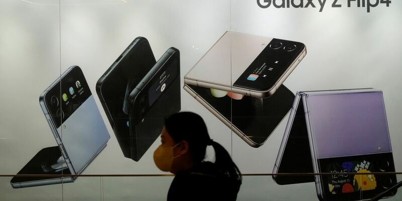 Samsung Electronics meldet einen deutlichen Anstieg des Betriebsgewinns für das letzte Quartal. - Foto: Ahn Young-Joon/AP/dpa