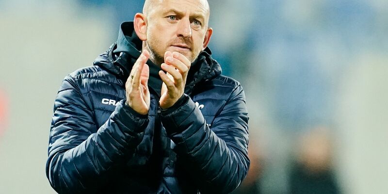 Trainer Torsten Lieberknecht kann mit Darmstadt den Abstieg nicht mehr abwenden. - Foto: Uwe Anspach/dpa