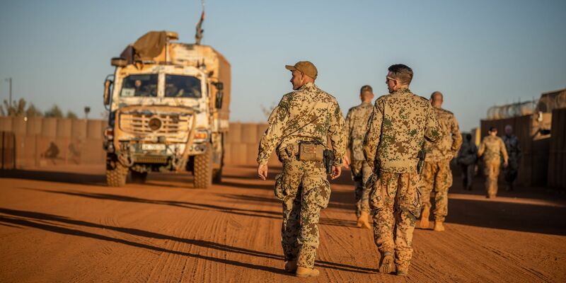Die Soldaten der Bundeswehr haben das Feldlager Camp Castor verlassen und beendet damit seinen UN-Einsatz in Mali. - Foto: Michael Kappeler/dpa