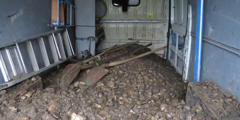 POL-PDNW: Kindergartenkinder gestalten Weihnachtsbaum der Autobahnpolizei Ruchheim - Foto: presseportal.de