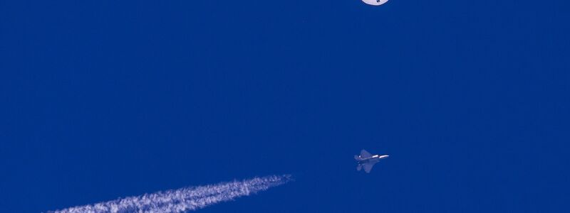 US-Kampfjets hatten den Ballon am Samstag über dem Atlantik abgeschossen. - Foto: Chad Fish/Chad Fish/AP/dpa