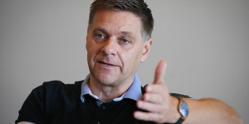 Union-Berlin-Manager Oliver Ruhnert spricht über das Champions-League-Debüt in Madrid. - Foto: Soeren Stache/dpa