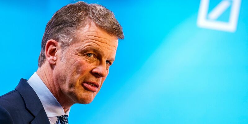 Der Vorstandsvorsitzender der Deutschen Bank, Christian Sewing, führte 2022 die Liste der Topverdiener an. - Foto: Andreas Arnold/dpa