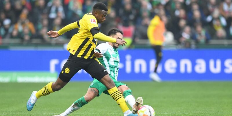 Brachte den BVB in Bremen in Führung: Donyell Malen (l). - Foto: Carmen Jaspersen/dpa