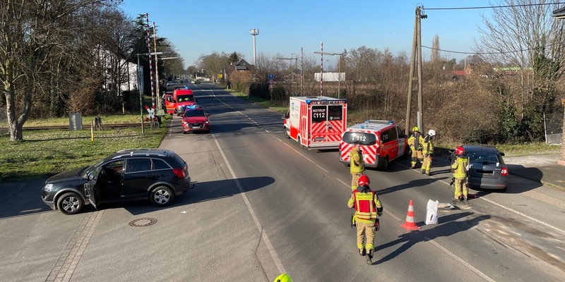 FW Alpen: Verkehrsunfall mit zwei Pkw - Foto: presseportal.de