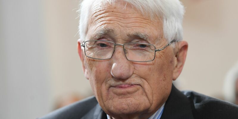 Der Philosoph Jürgen Habermas ist in den Orden Orden Pour le mérite aufgenommen worden. - Foto: Arne Dedert/dpa
