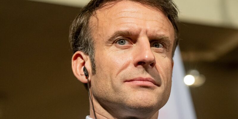 Innenpolitische Baustellen setzen Frankreichs Präsident Emmanuel Macron unter Druck. - Foto: Peter Kneffel/dpa