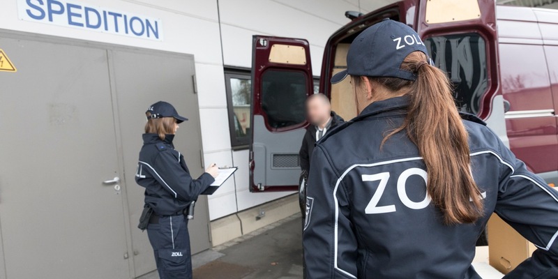 HZA-DO: Hauptzollamt Dortmund prüft Speditions-, Transport- und Logistikgewerbe / Prüfungen waren Teil einer bundesweiten Kontrollaktion - Foto: presseportal.de
